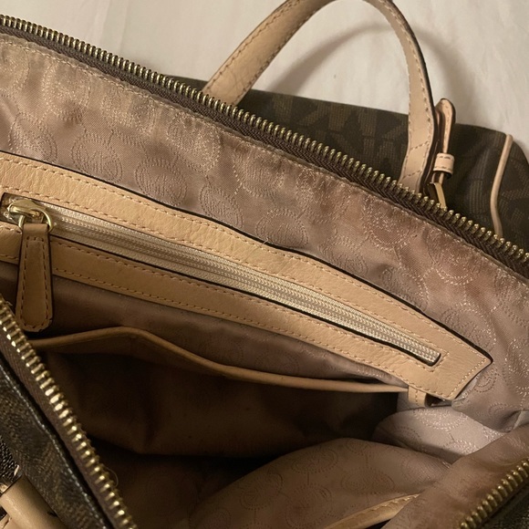 Michael Kors Grayson Bag - Picture 8 of 11